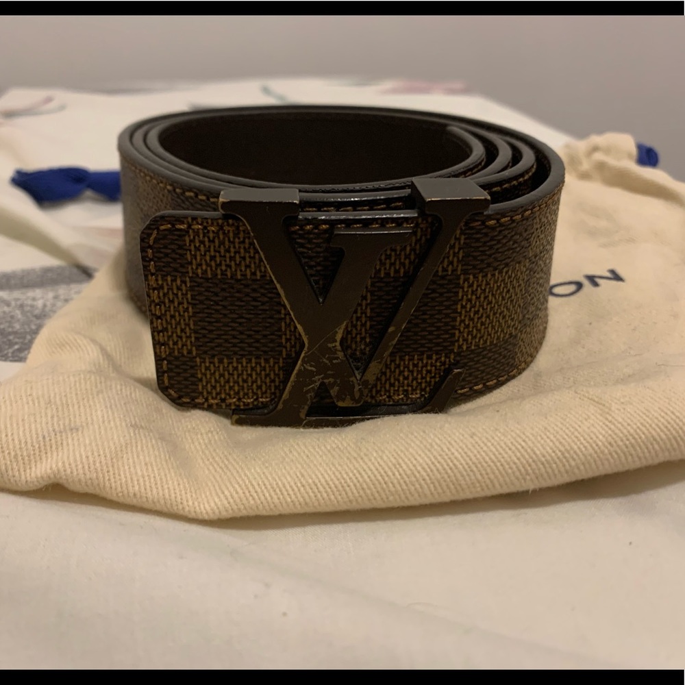 Brown LV belt. Minor scratches on the buckle but everything else is like new